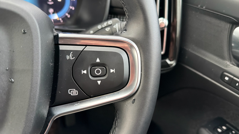 Volvo XC40 2.0 B4P Plus Dark 5dr Auto Petrol Estate